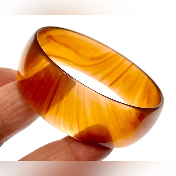 Vintage Wide Transparent Tortoise Colored Thin Lucite Bangle Bracelet - Picture 3 of 6
